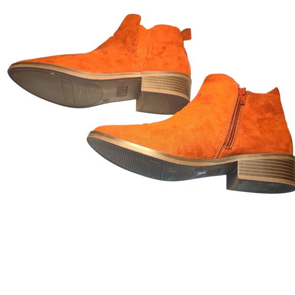 Time and True 9 Red Women's Chelsea Ankle Boots Shoes Memory Foam - Picture 4 of 6